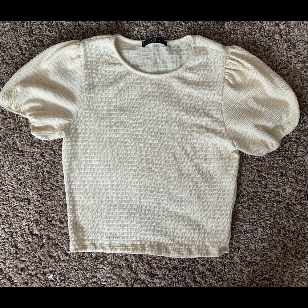Cute pale yellow top